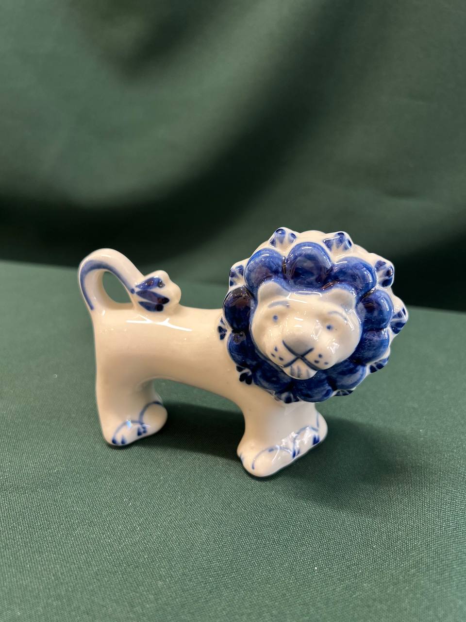 Статуэтка "Лев", Гжель ХХ в.