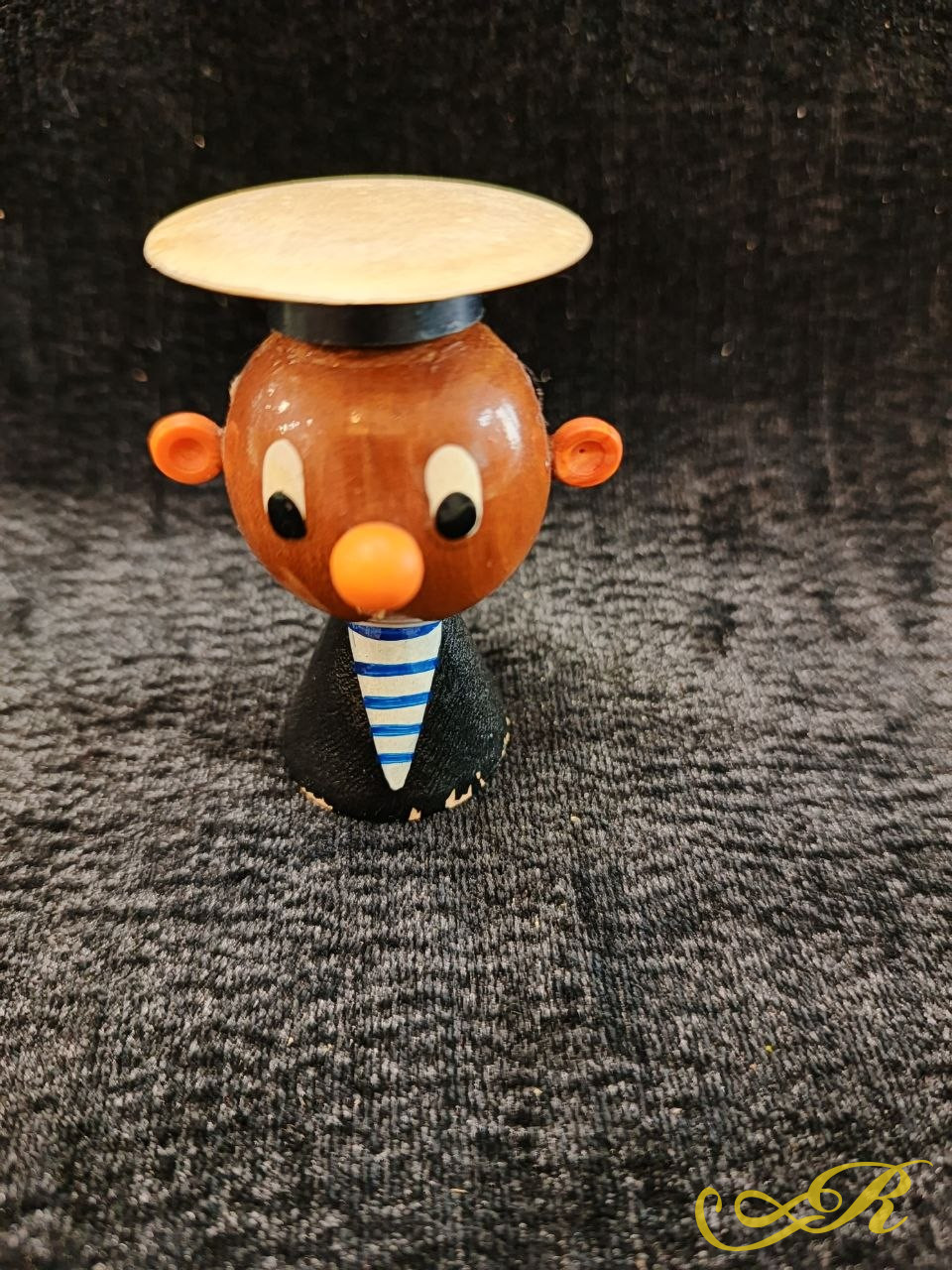 Винтажная деревянная фигурка. СССР. Ручная роспись. В-5,8 см. Ш-4,4 см.