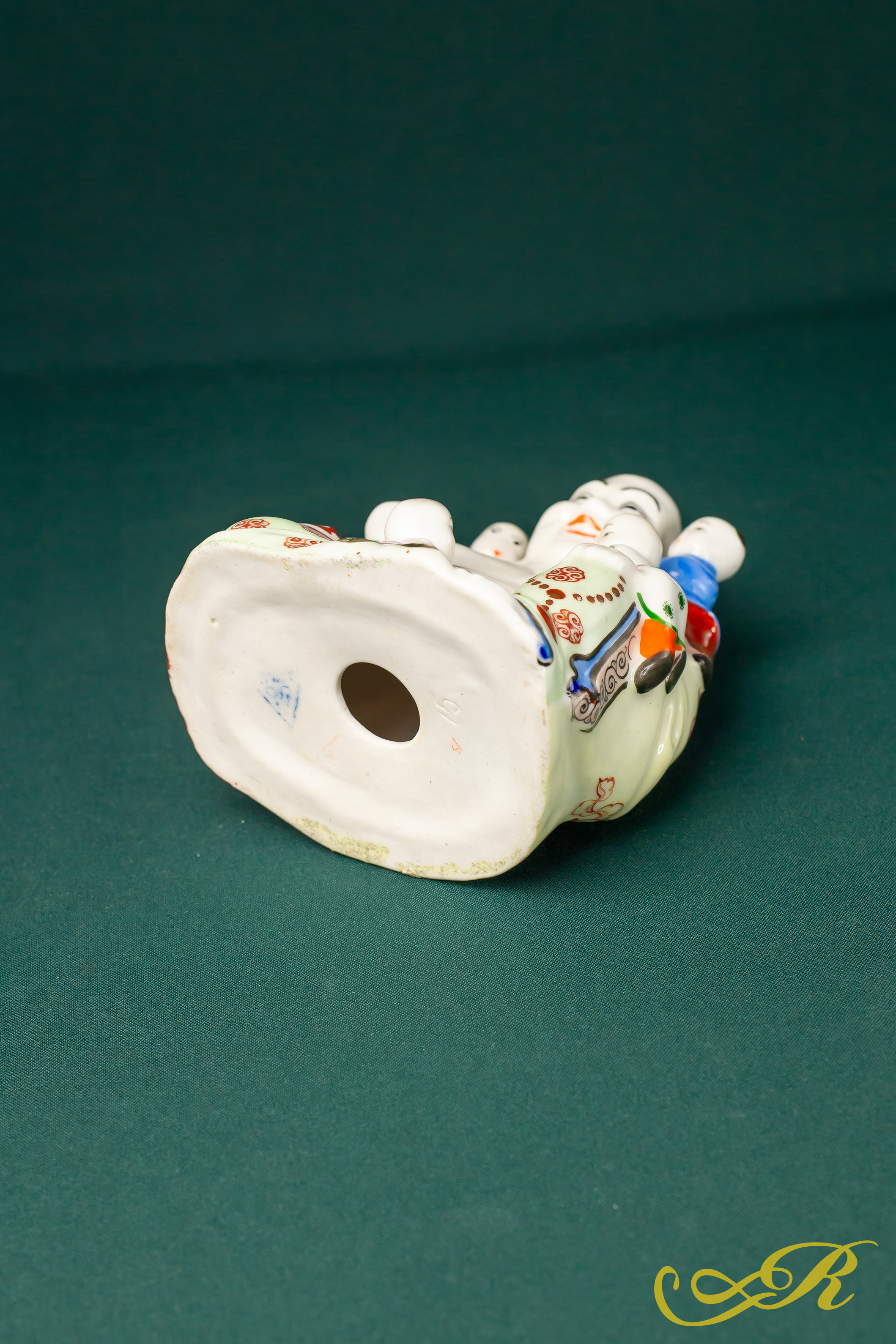 Фарфоровая статуэтка "Будда-Хотей с детьми" середина XX в. 