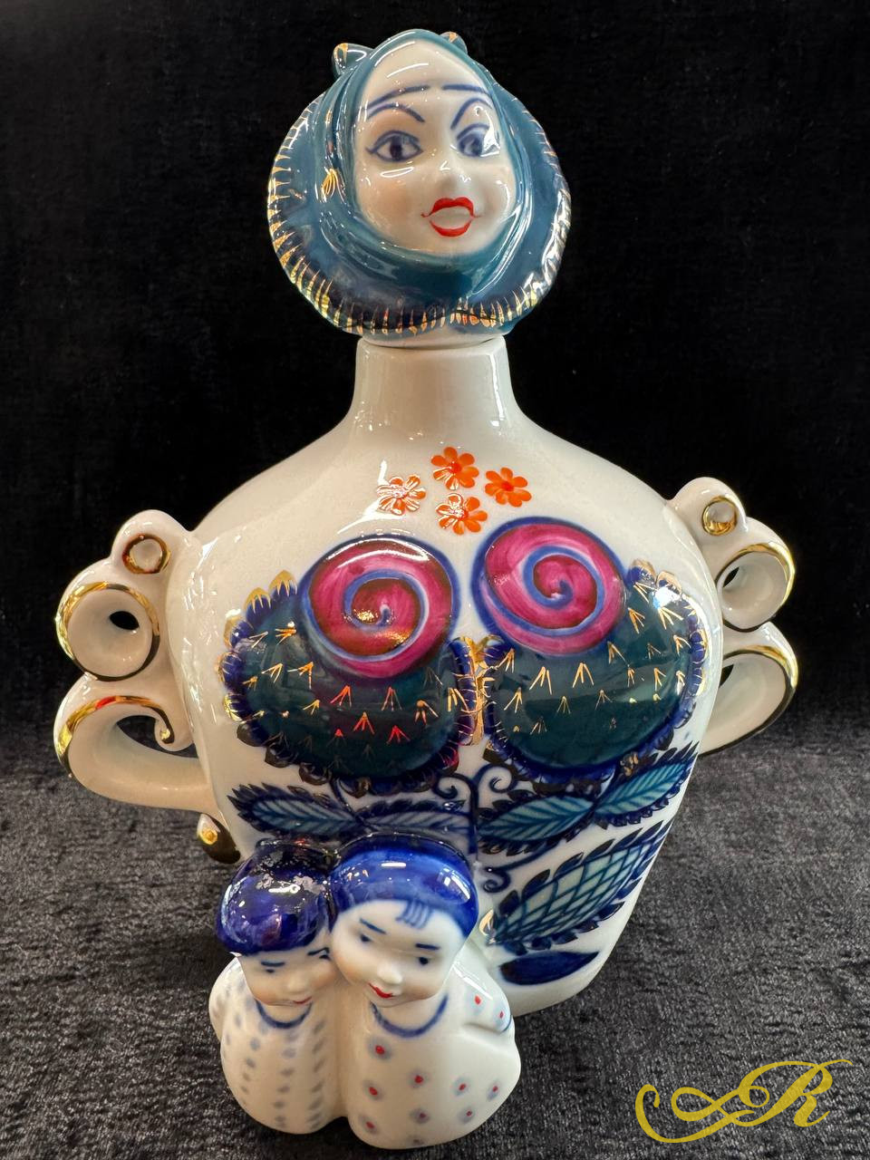  Штоф "Нежность", фарфор, роспись, Коростенский фарфоровый завод, автор В.М.Трегубова, г.Коростень, СССР, 1962-1990 гг.