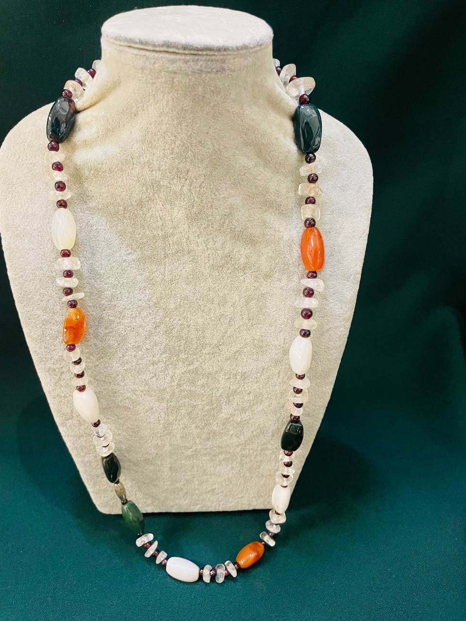 Бусы  кварц, агат