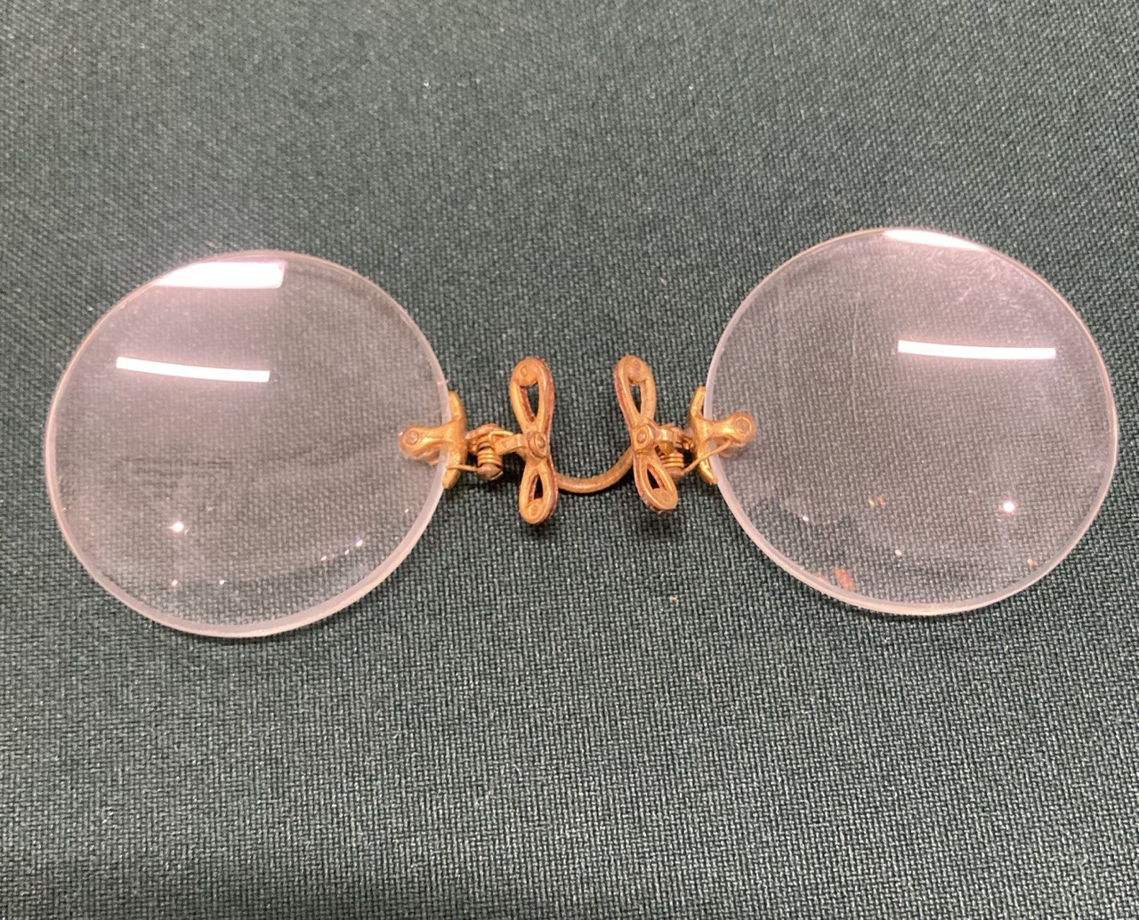 Пенсне в футляре. Начало ХХ в.