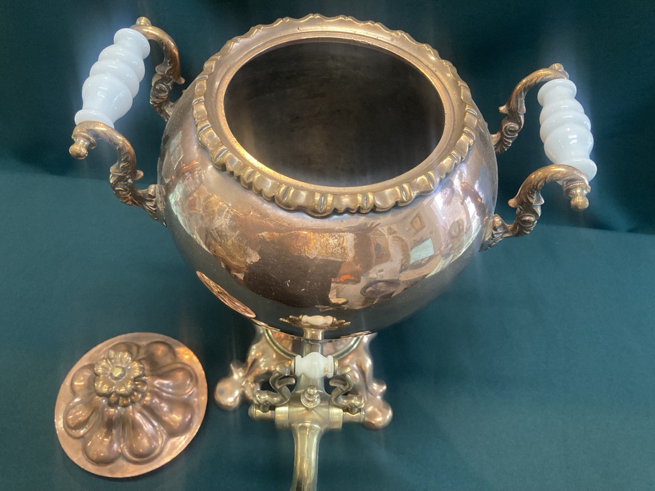 Бульотка винный фонтан. Англия.