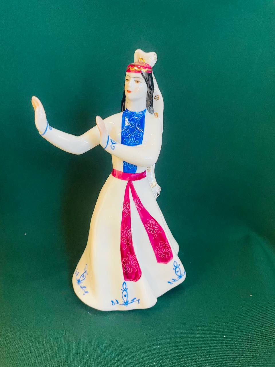 Статуэтка, "Девушка-грузинка в танце", фарфор