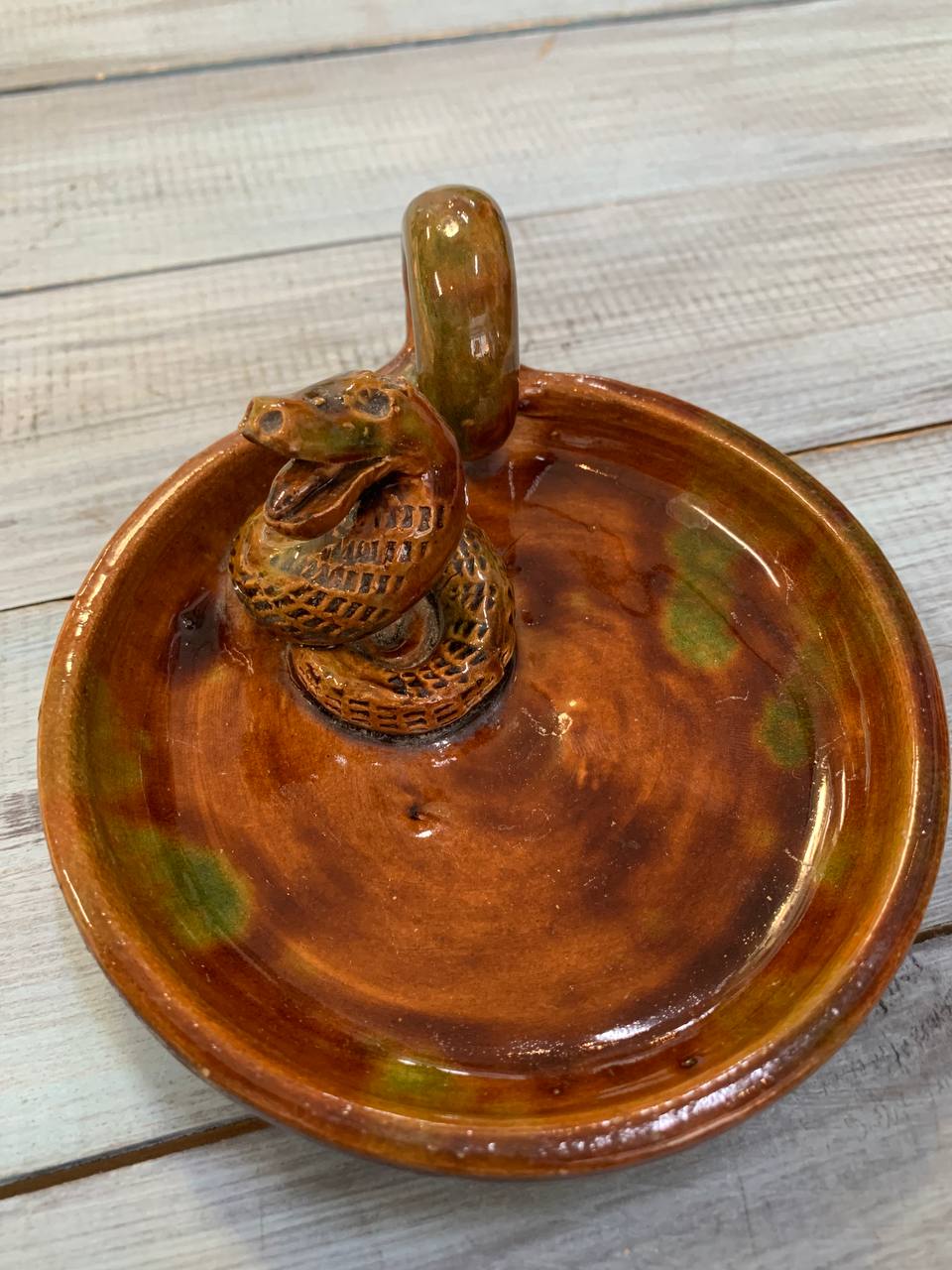 Керамическая пепельница с изображением змей