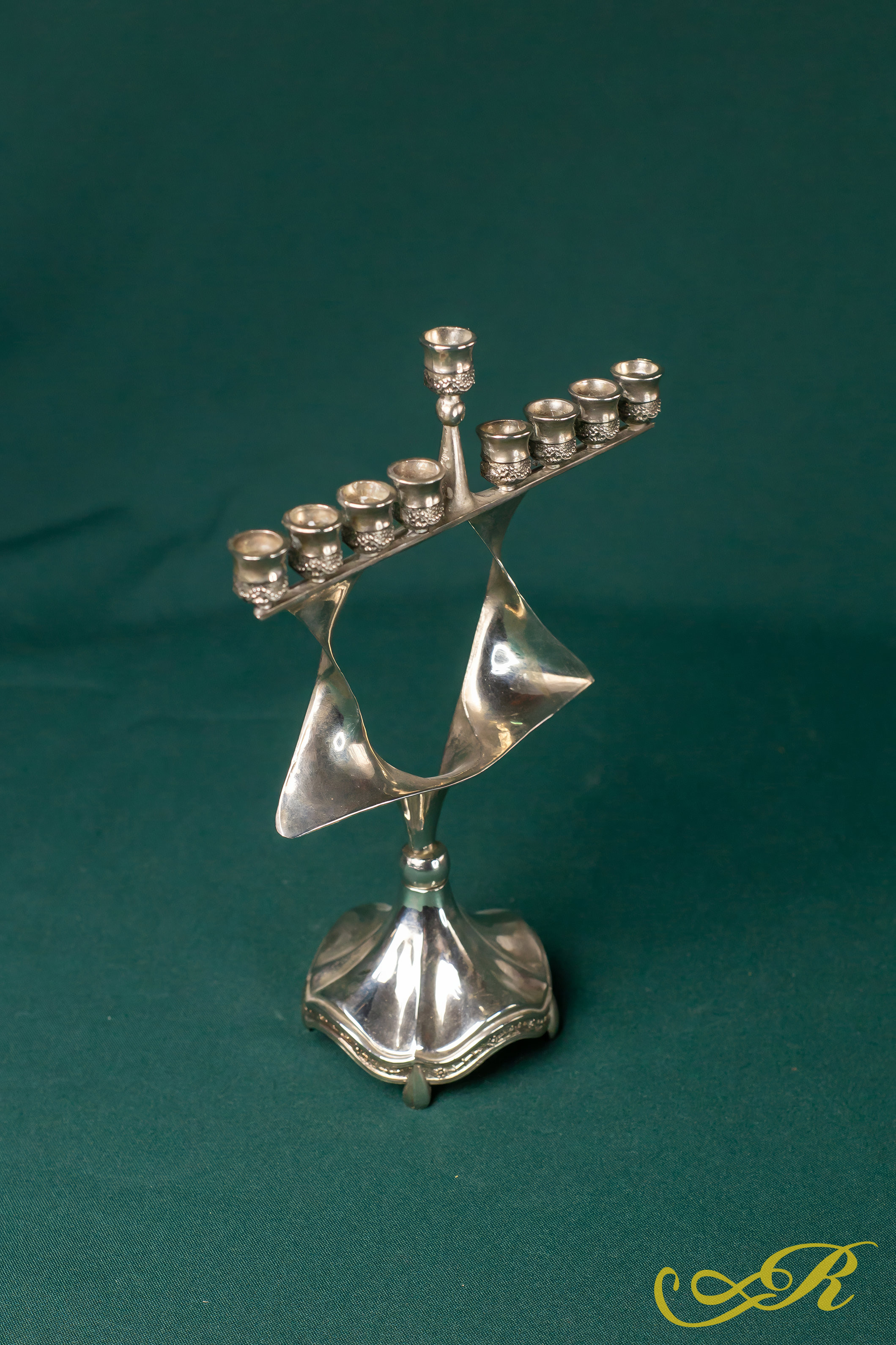 Подсвечник- ханукия. 9 свечей. Вторая половина ХХ века, высота 22 см.