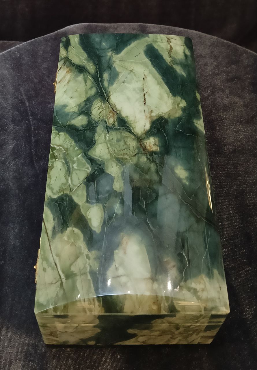 Шкатулка большая яшма (мулдакаевская) 18х9х8см