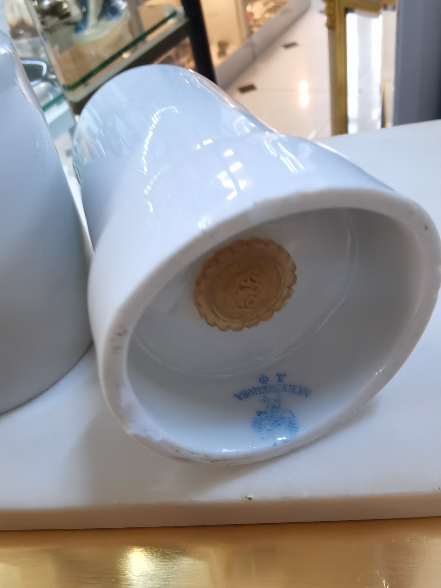 Фарфоровые перечница и соусница. Кузнецов.