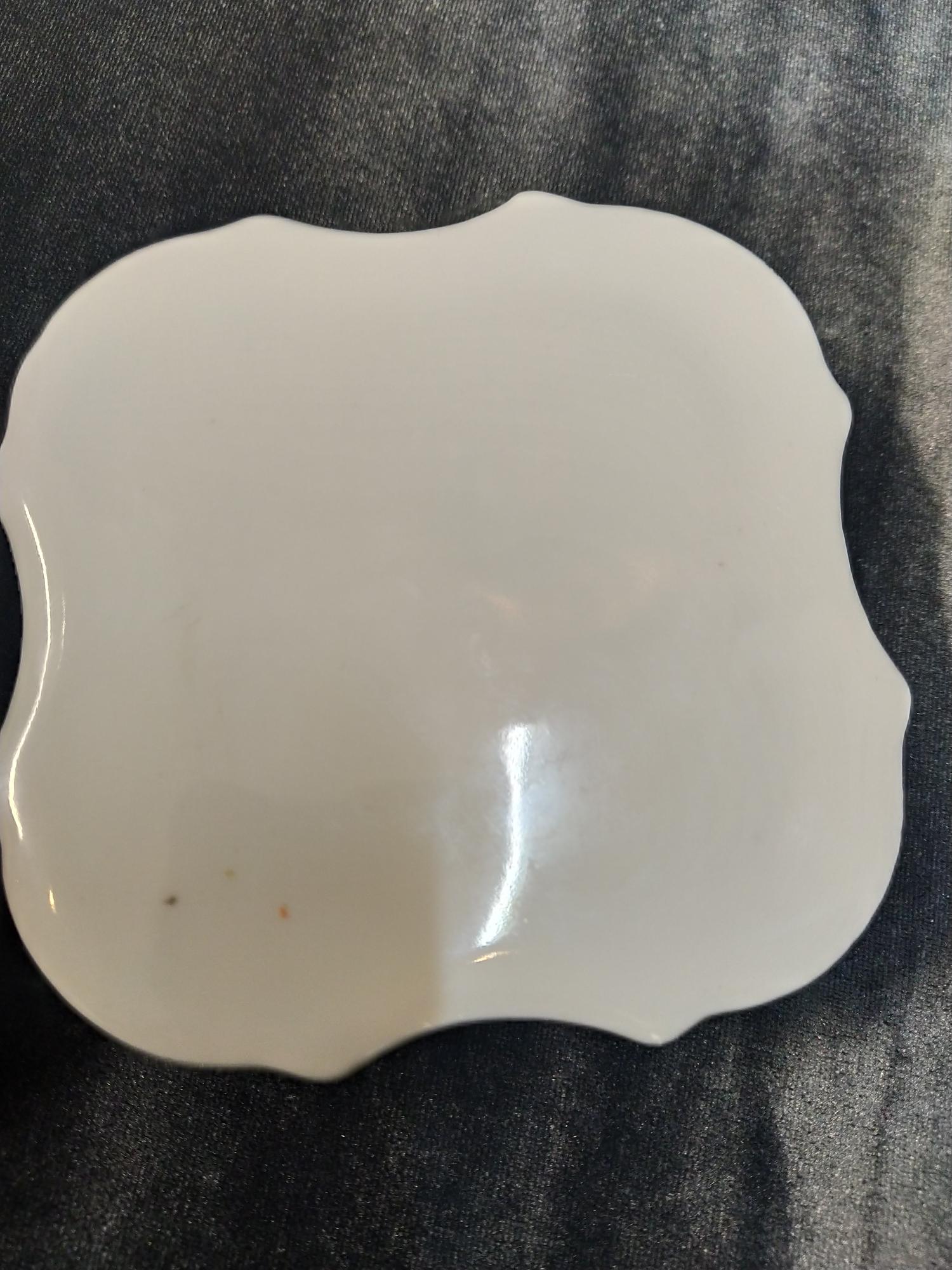 Фарфоровая шкатулка