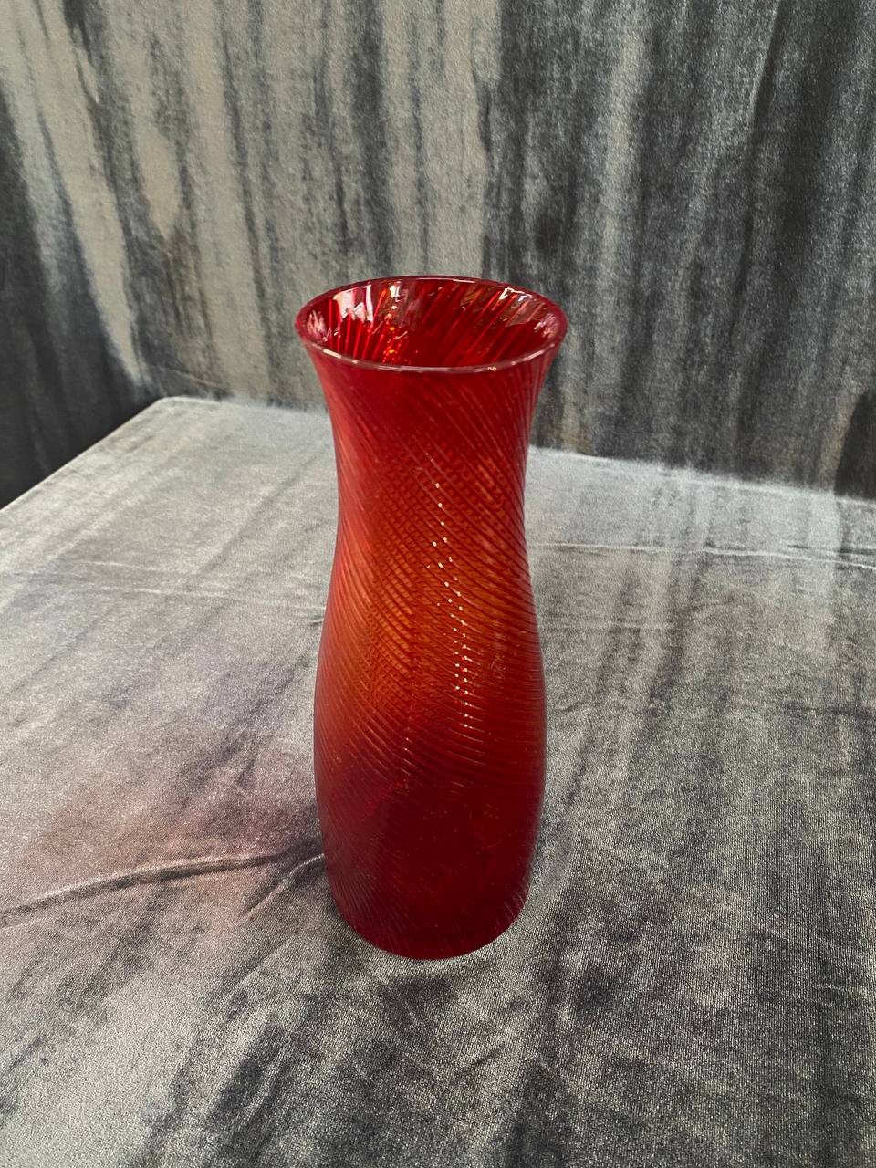 Ваза рельефная СССР рубиновое стекло