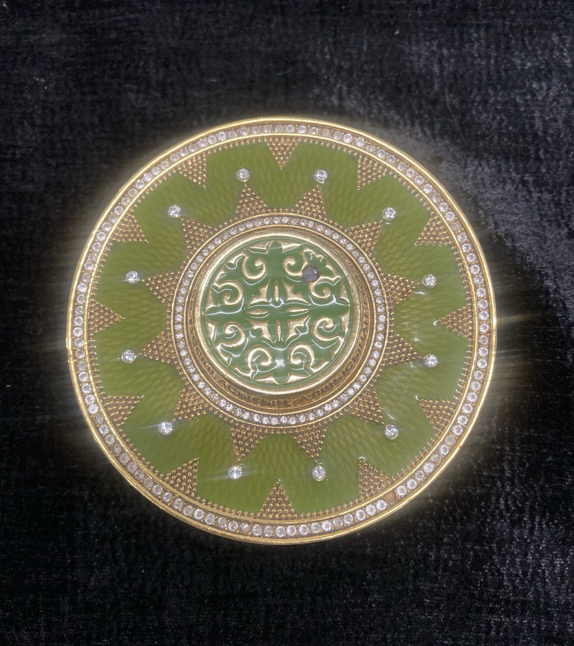 Шкатулка круглая, эмаль, стразы.  d 10 см.