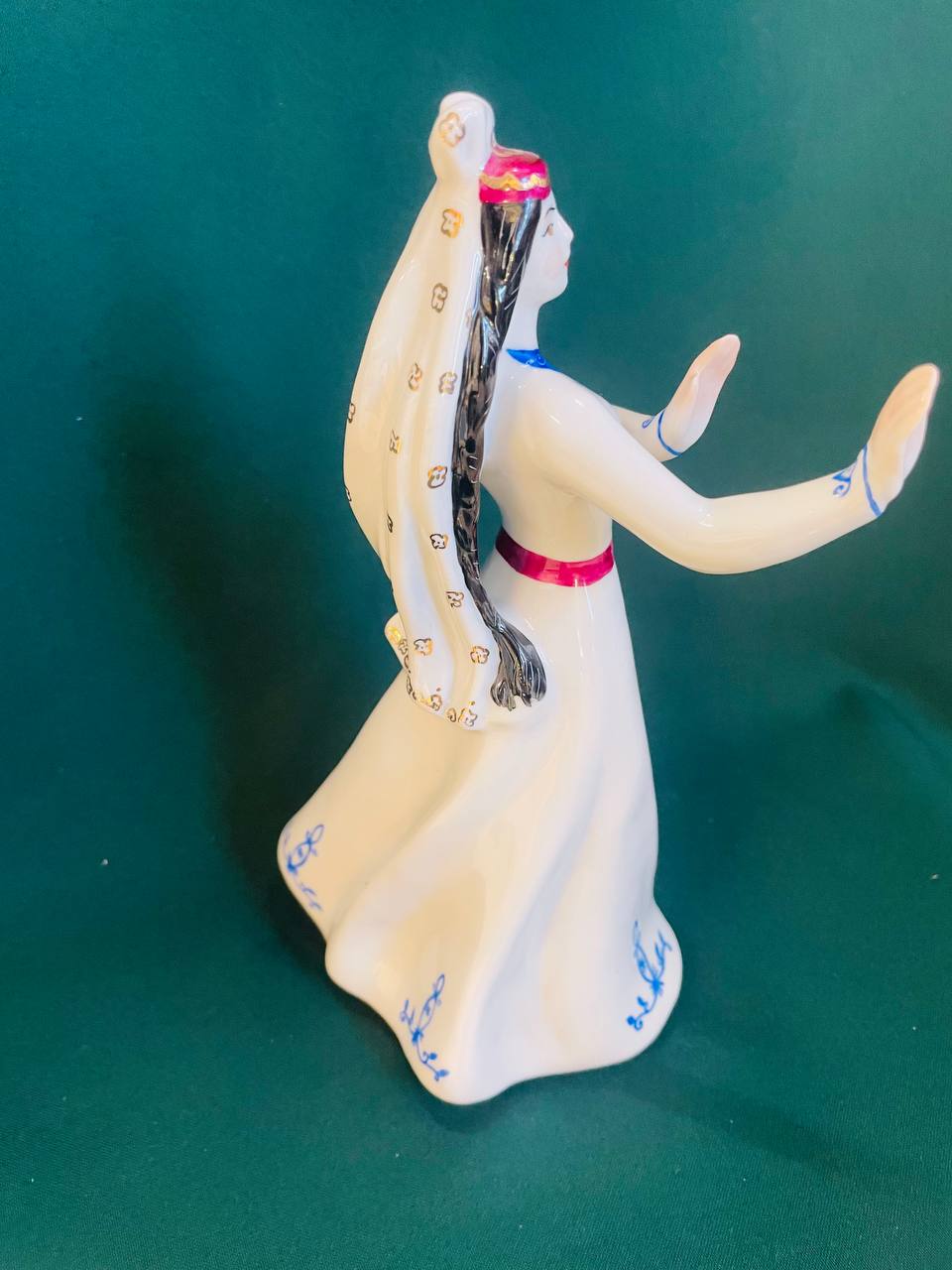 Статуэтка, "Девушка-грузинка в танце", фарфор