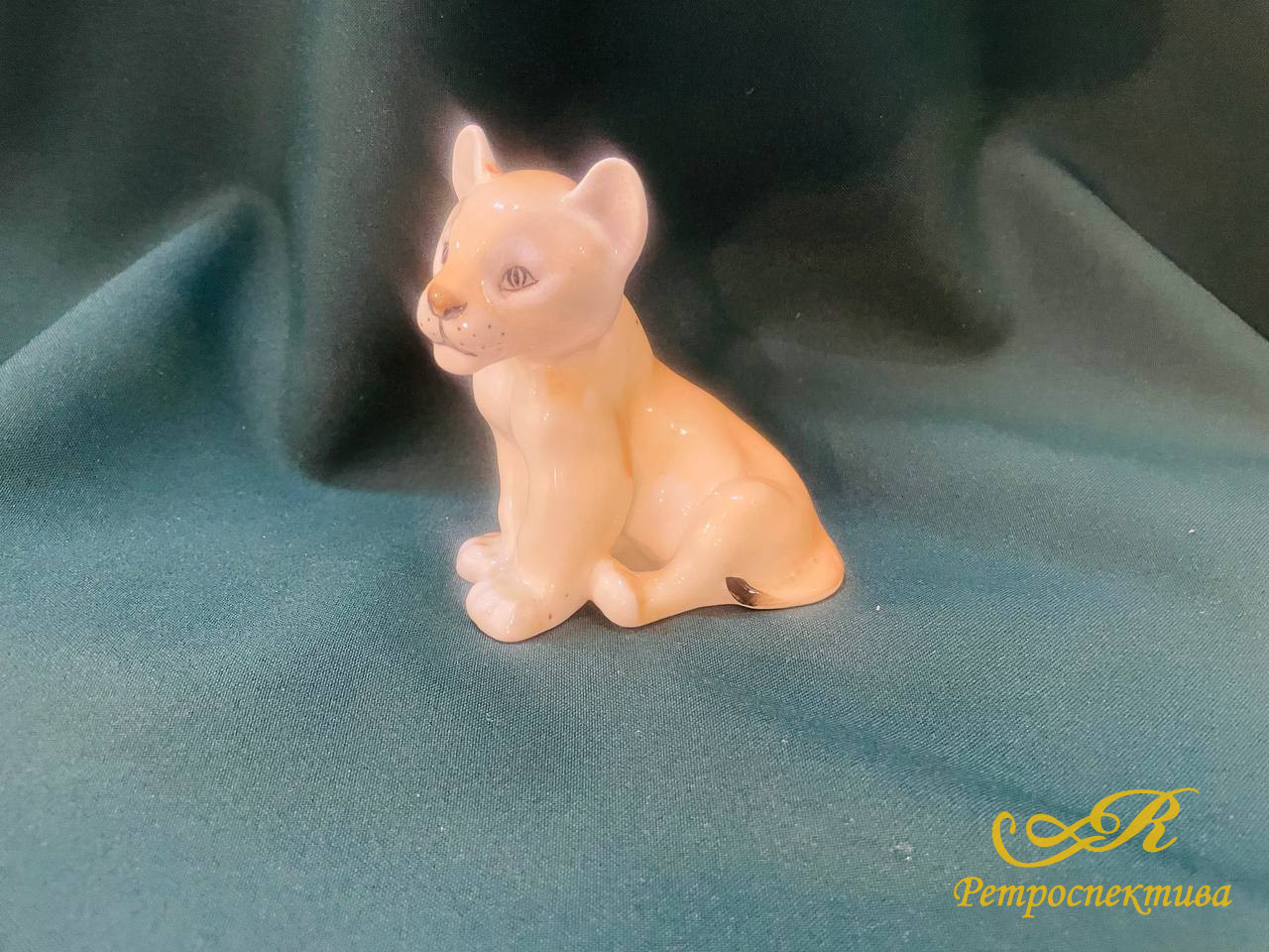Фарфоровый львенок