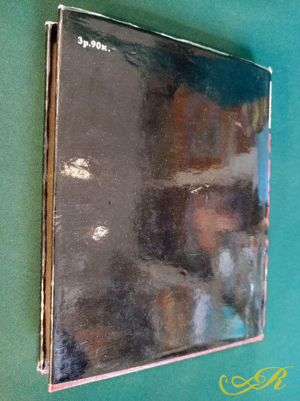  книга о жизни и творчестве испанского художника XVII века Диего Веласкеса. 