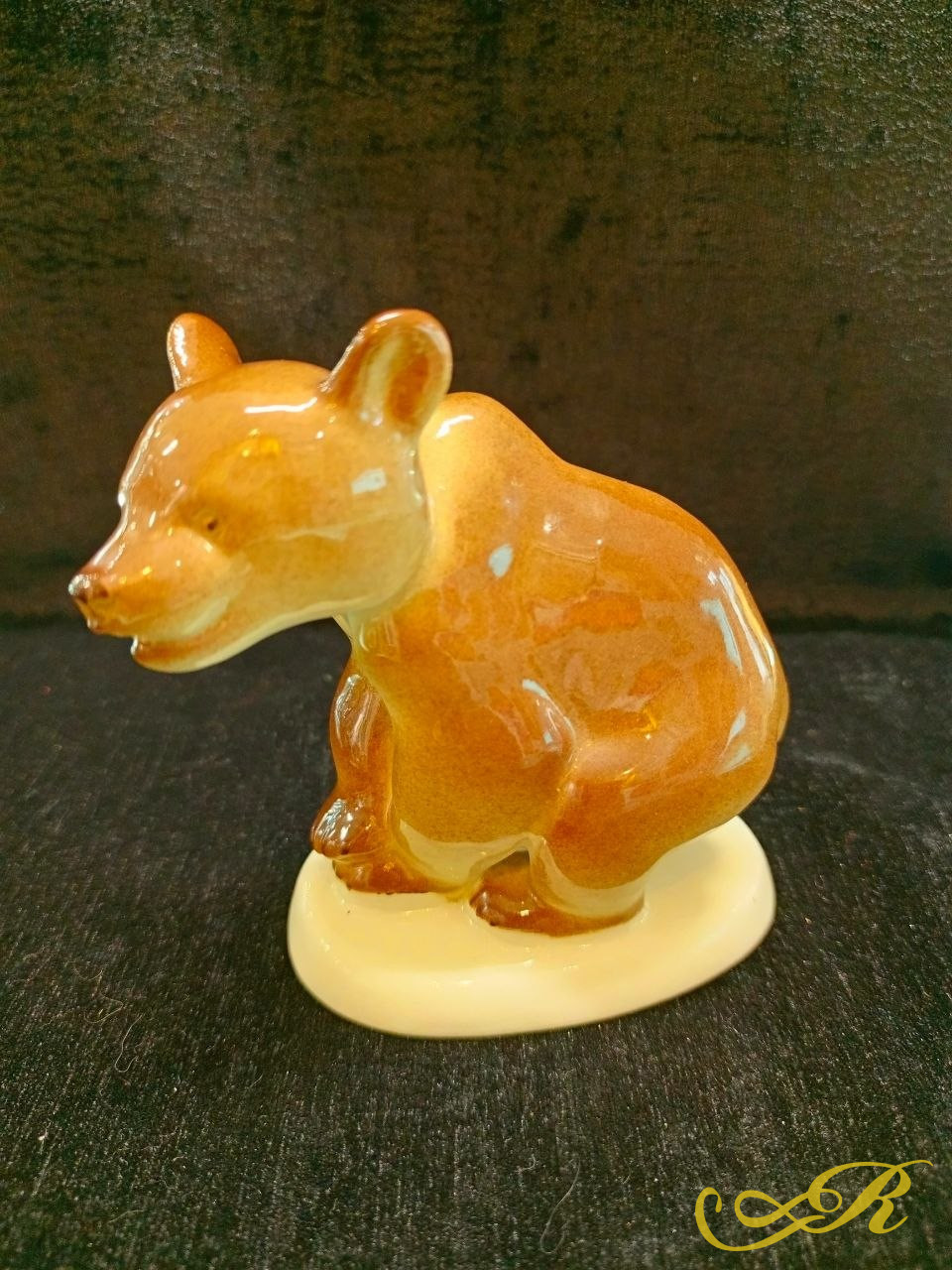  Фарфоровая статуэтка " Медвежонок присевший"(ЛФЗ) СССР. 1950-1980 гг. Роспись крытье