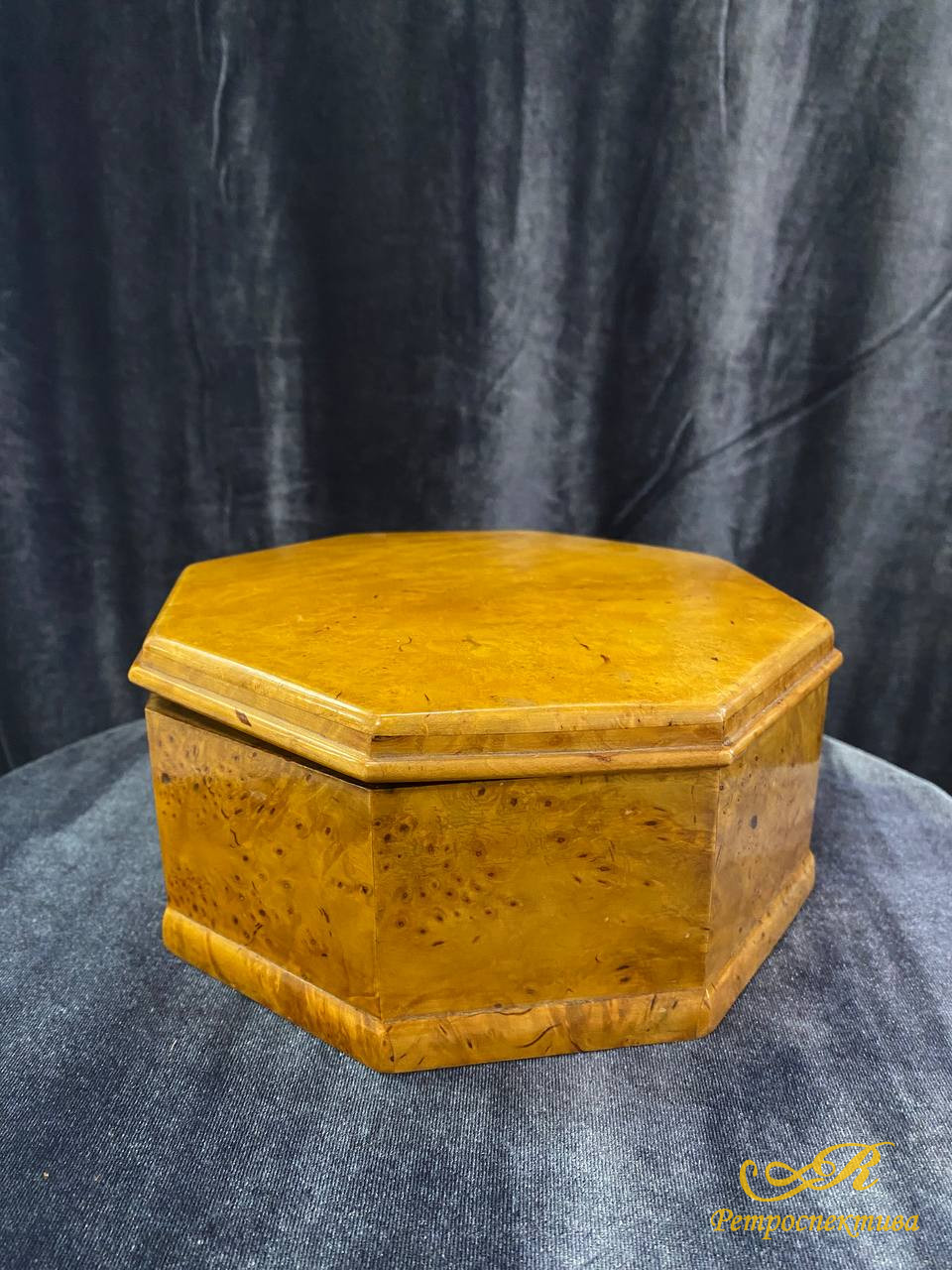 Шкатулка деревянная восьмиугольная из карельской березы