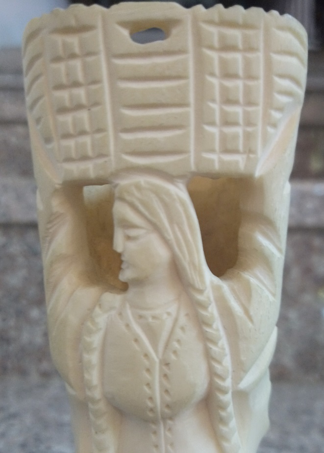 Вазочка из кости, сер. XX в.