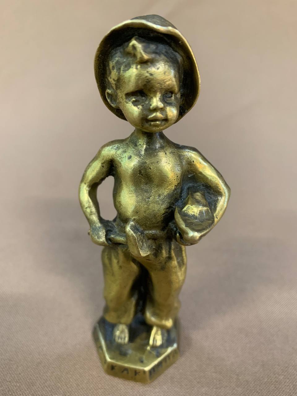 Бронзовая статуэтка "Буду как папа", высота 11 см