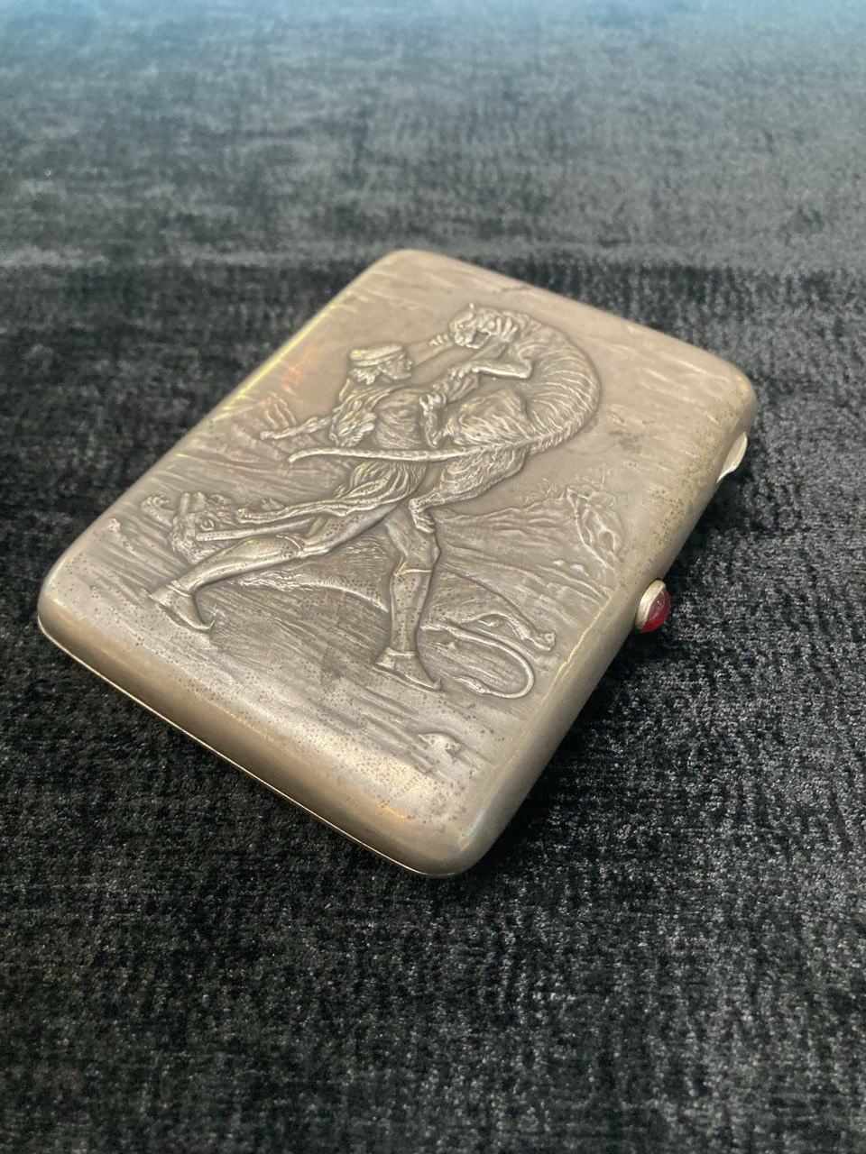 Портсигар серебряный.