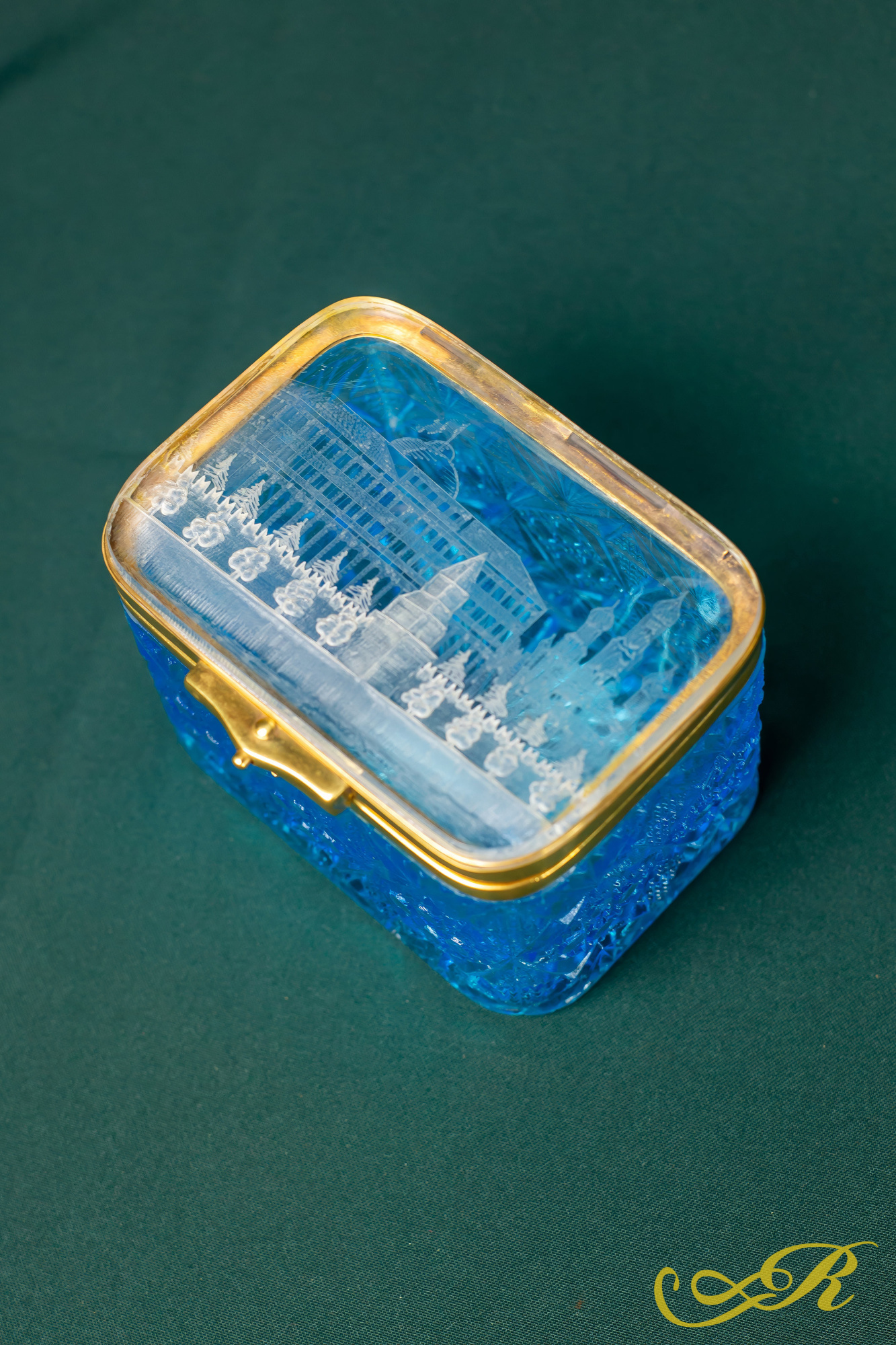 Чайная шкатулка XIXв.  Царская Россия. Голубое купоросное стекло, с замком. 