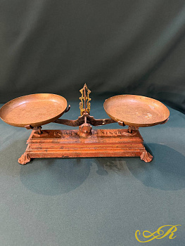 Старинные маленькие Весы FORGE 1/2 KILOG. 