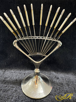 Набор ножей десертных в подставке (12 шт.), сер. XX века, Европа.