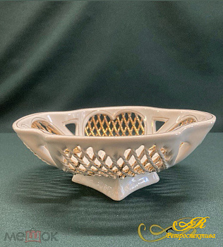 Фарфоровая вазочка для конфет, печенья. Кировский фаянсовый завод. СССР.