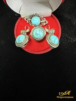 Серебряный винтажный комплект из 4 предметов. Серебро 875 пр. Вставка бирюза. Вес изделия 12,79 гр.
