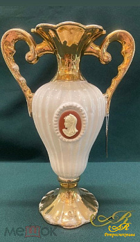 Фарфоровая (фаянс) ваза - амфора. C.A.L. Италия. 50 - е г.