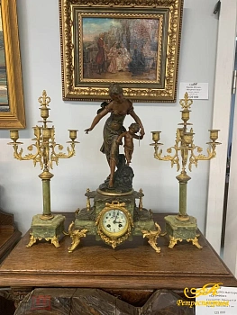 Каминный сет: часы с канделябрами.Огюст Моро. XIX век Бронза, шпиатр, оникс, золочение.