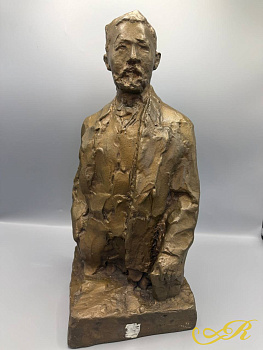 Музейная авторская работа «Дэрдменд», Баки Урманче (1897–1990),бронза. Высота с основанием 40 см.