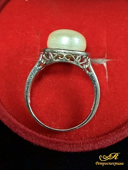 Серебряное кольцо с жемчугом. 925 пр. 3,4 гр.