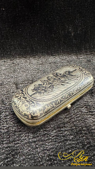 Серебряная таблеточница, портсигар 84 пр.,1890 г. Техника чернь, остатки золочения.