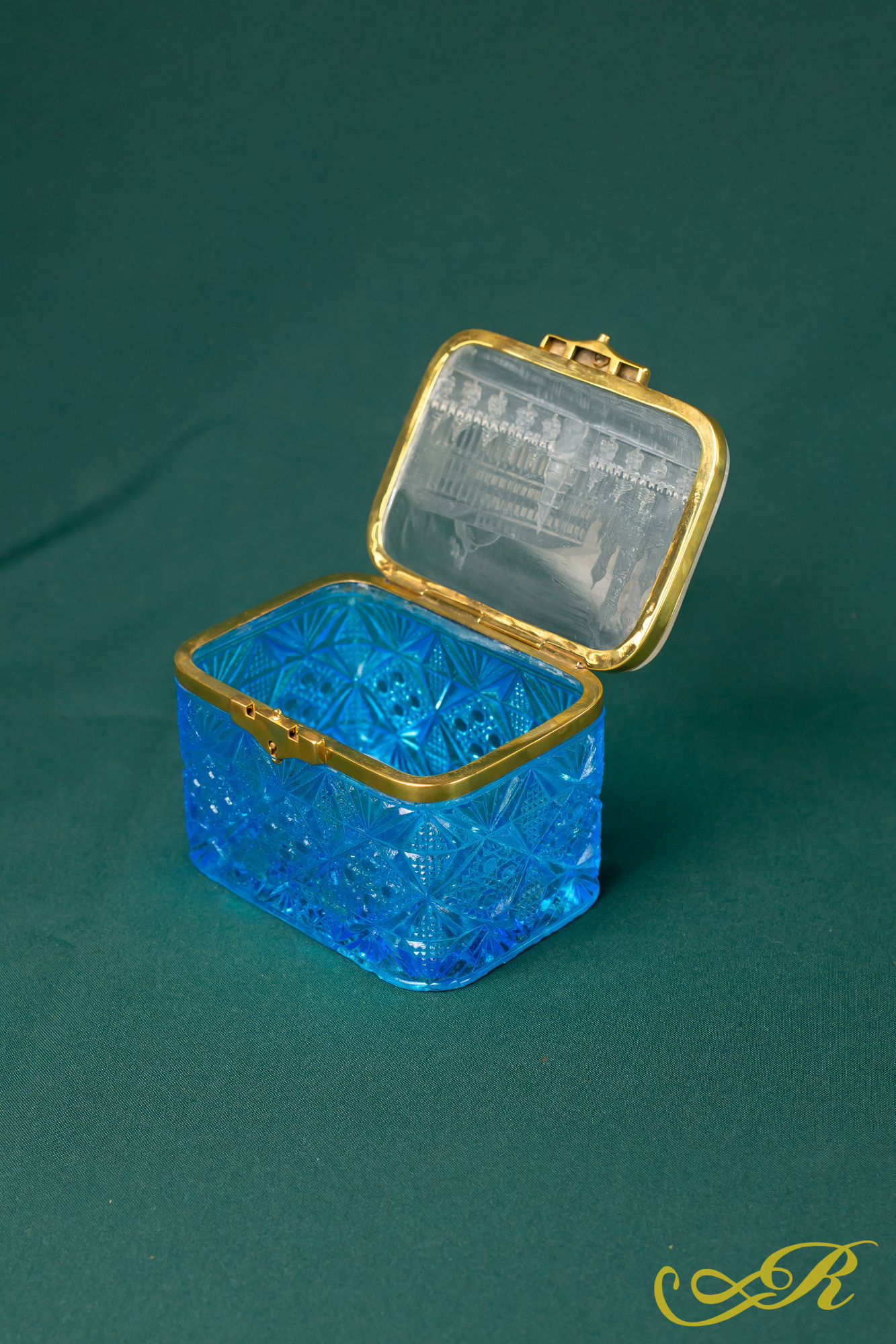 Чайная шкатулка XIXв.  Царская Россия. Голубое купоросное стекло, с замком. 