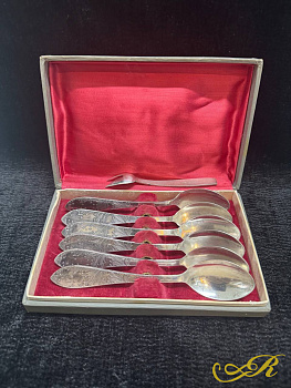  Набор чайных мельхиоровых ложек в родном футляре, СССР. 