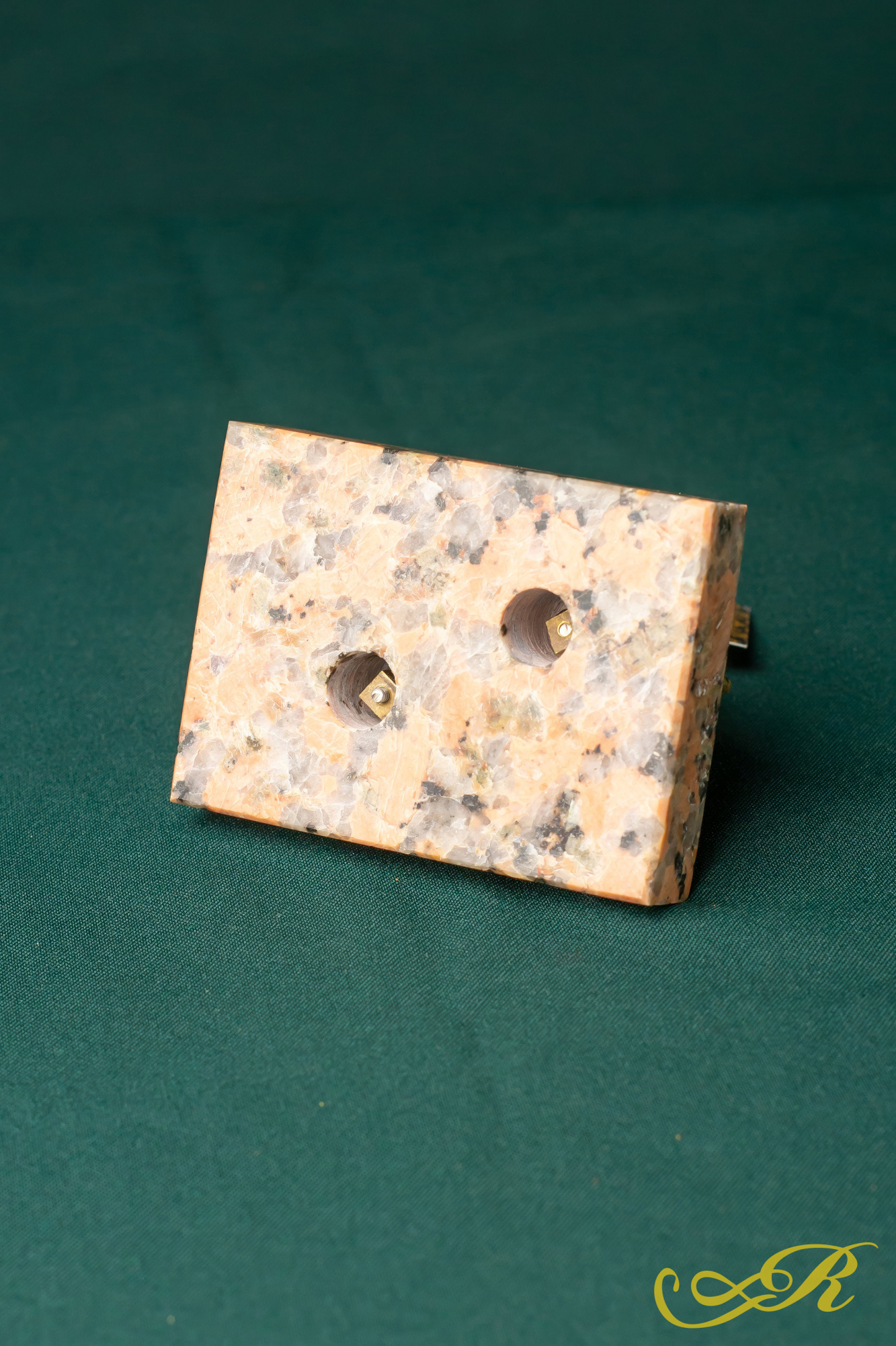 Бронзовая статуэтка "Собака", нач. XX в. Материал: бронза, мрамор.