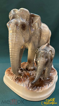 Фарфоровая статуэтка" Слониха со слоненком" Германия. Большая!